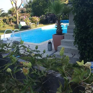  Tente de luxe Roulotte De Luxe Vue 180° ,et Un Ha De Verdure
